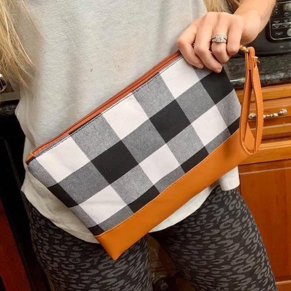 Buffalo Plaid Clutch - Picture 1 of 4